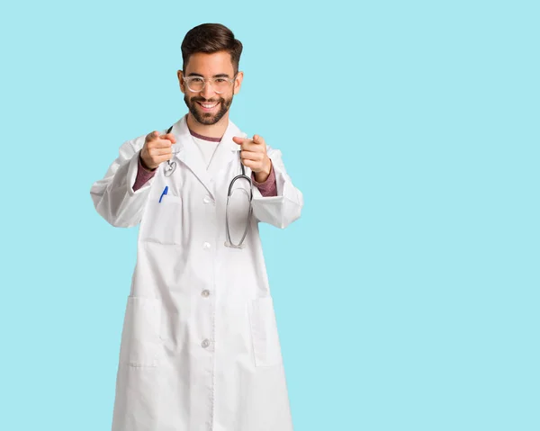 Giovane Medico Uomo Allegro Sorridente — Foto Stock