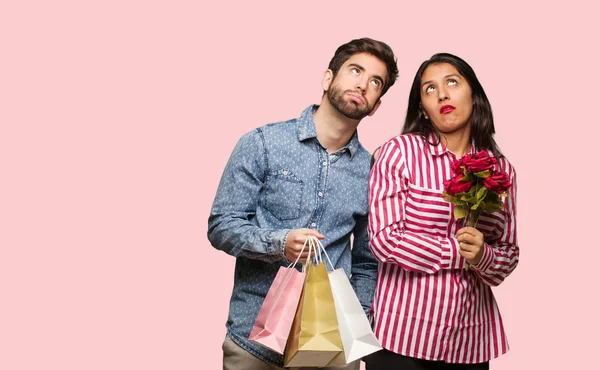 Pasangan Muda Hari Valentine Lelah Dan Bosan — Stok Foto