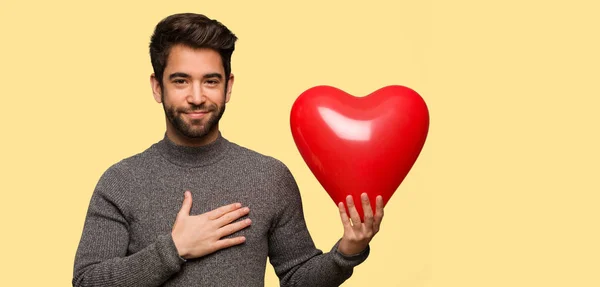 Junger Mann Feiert Valentinstag — Stockfoto