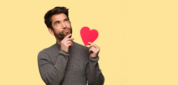 Jeune Homme Célébrant Saint Valentin — Photo