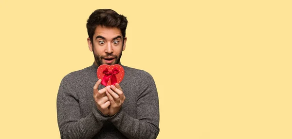 Jeune Homme Célébrant Saint Valentin — Photo