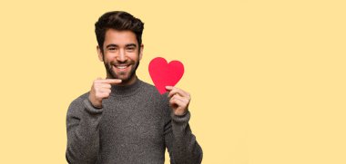 Kutluyor Sevgililer günü genç adam