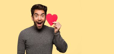 Kutluyor Sevgililer günü genç adam