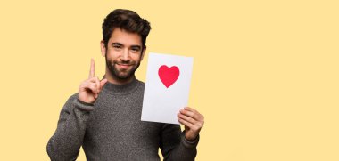 Kutluyor Sevgililer günü genç adam