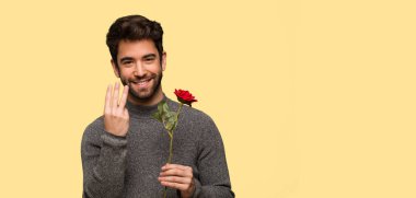 Kutluyor Sevgililer günü genç adam