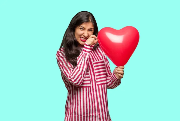 Jeune Femme Indienne Célébrant Saint Valentin — Photo