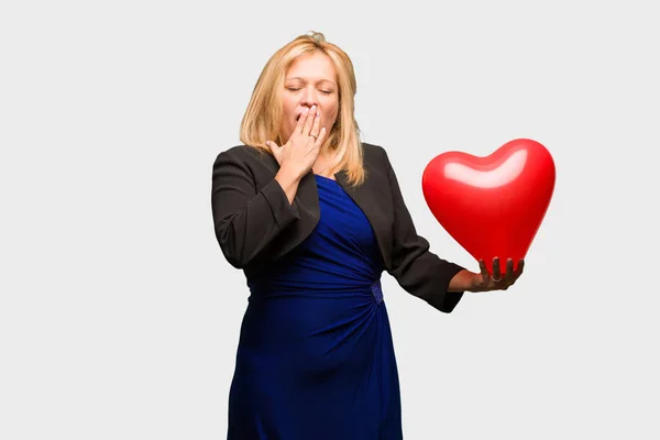 Lateinische Frau Mittleren Alters Feiert Den Valentinstag Müde Und Sehr — Stockfoto