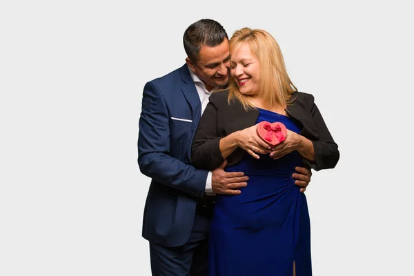 Middle Aged Latin Couple Celebrating Valentines Day — Stock Photo, Image