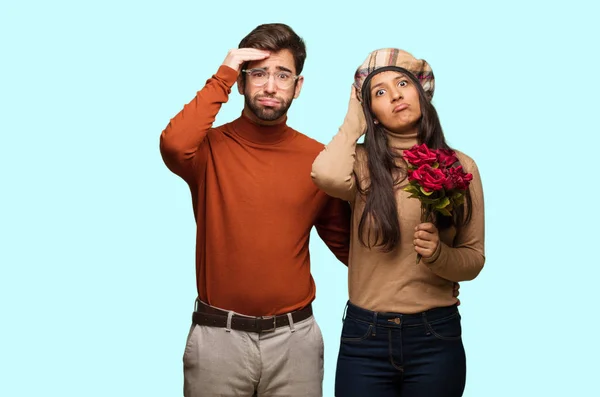 Jovem Casal Dia Dos Namorados Preocupado Sobrecarregado — Fotografia de Stock