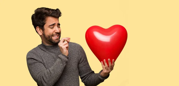 Jonge Man Vieren Valentijnsdag — Stockfoto