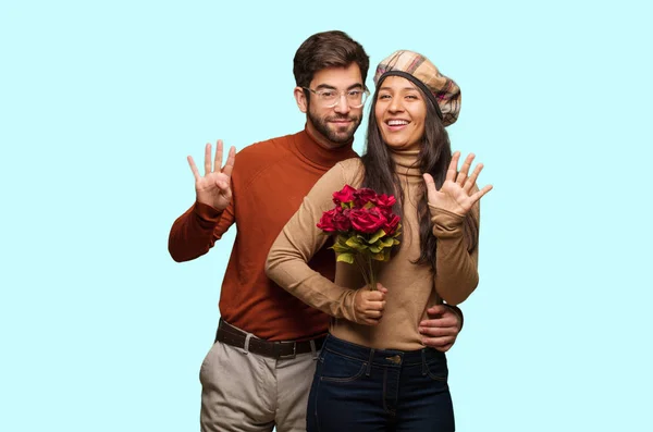 Jeune Couple Dans Saint Valentin Montrant Numéro Neuf — Photo