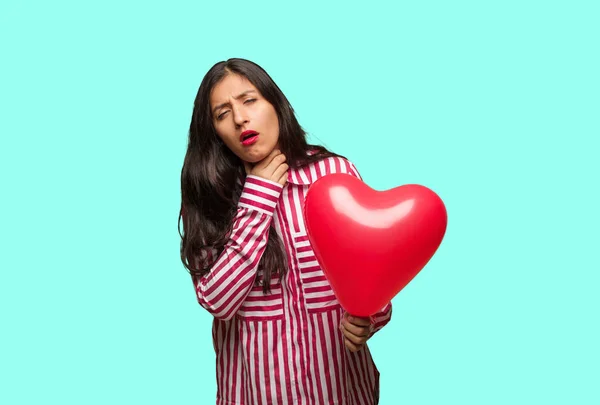 Mujer India Joven Celebrando Día San Valentín —  Fotos de Stock