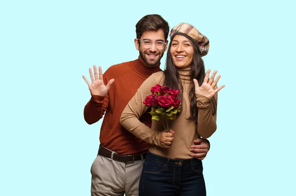 情人节的年轻夫妇显示10号 — 图库照片