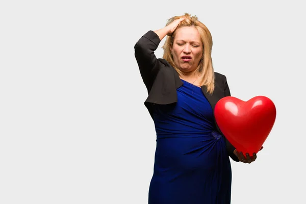 Lateinische Frau Mittleren Alters Feiert Den Valentinstag Müde Und Sehr — Stockfoto