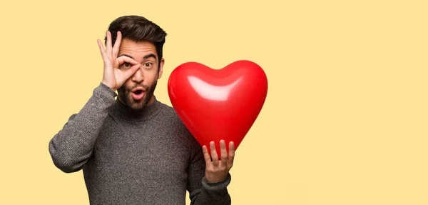 Junger Mann Feiert Valentinstag — Stockfoto