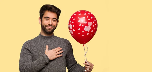 Jeune Homme Célébrant Saint Valentin — Photo