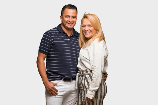 Middle Aged Latin Couple Celebrating Valentines Day — Stock Photo, Image