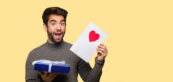 Joven Celebrando Día San Valentín —  Fotos de Stock