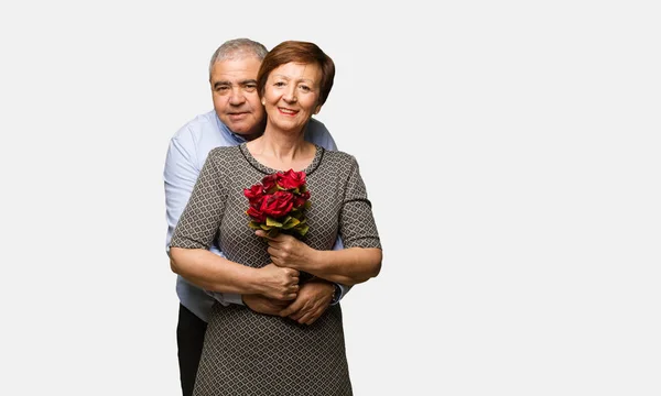 Ehepaar Mittleren Alters Feiert Valentinstag — Stockfoto