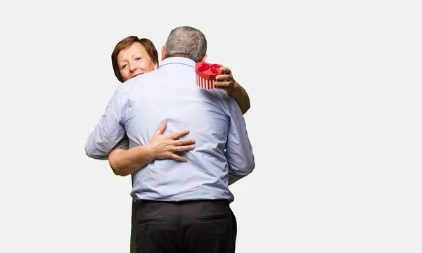 Pareja Mediana Edad Celebrando Día San Valentín — Foto de Stock