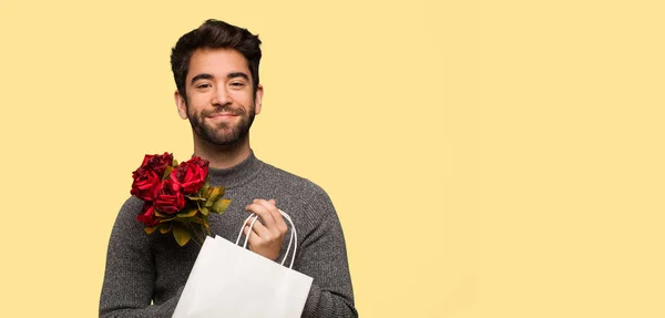 Jeune Homme Célébrant Saint Valentin — Photo