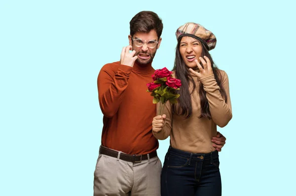 Casal Jovem Dia Dos Namorados Irritado Chateado — Fotografia de Stock