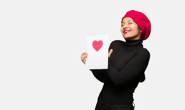 Junge Frau Valentinstag Umarmt — Stockfoto