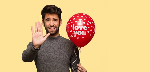 Jeune Homme Célébrant Saint Valentin — Photo