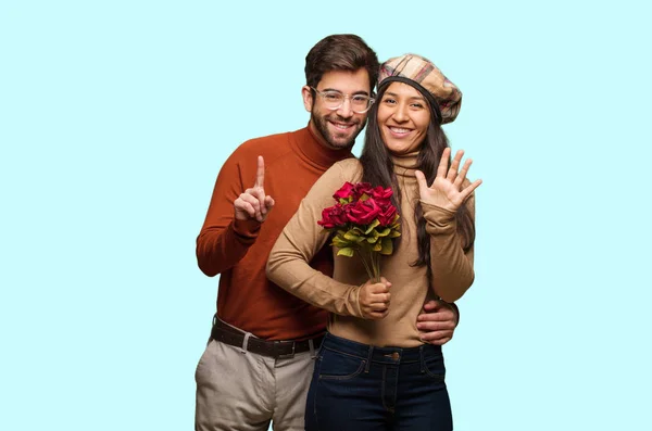 Casal Jovem Dia Dos Namorados Mostrando Número Seis — Fotografia de Stock