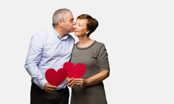 Ehepaar Mittleren Alters Feiert Valentinstag — Stockfoto