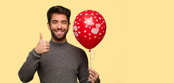 Jeune Homme Célébrant Saint Valentin — Photo