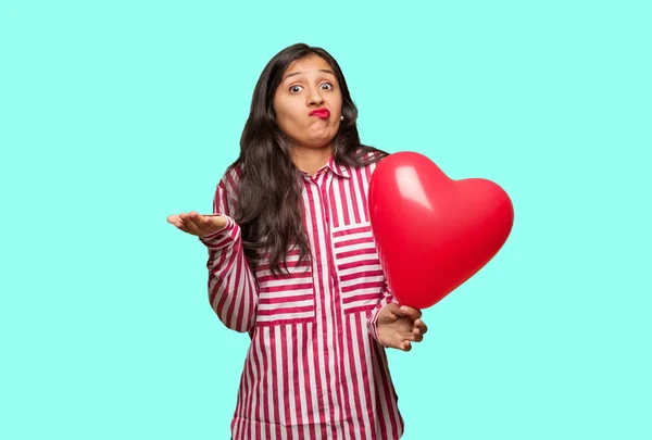 Mujer India Joven Celebrando Día San Valentín —  Fotos de Stock