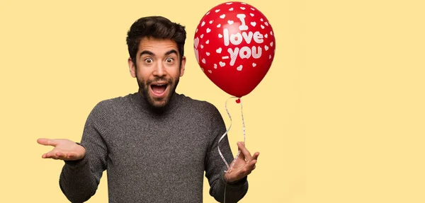 Giovane Uomo Che Celebra San Valentino — Foto Stock