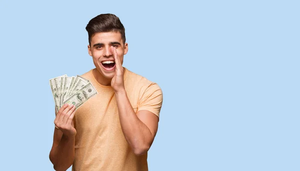 Joven Sosteniendo Dólares Gritando Algo Feliz Frente — Foto de Stock