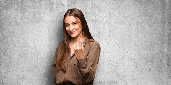 Joven Mujer Caucásica Invitando Venir — Foto de Stock