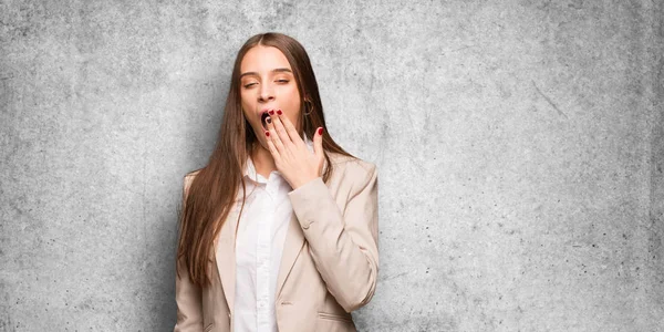 Giovane Donna Affari Caucasica Stanca Molto Assonnata — Foto Stock