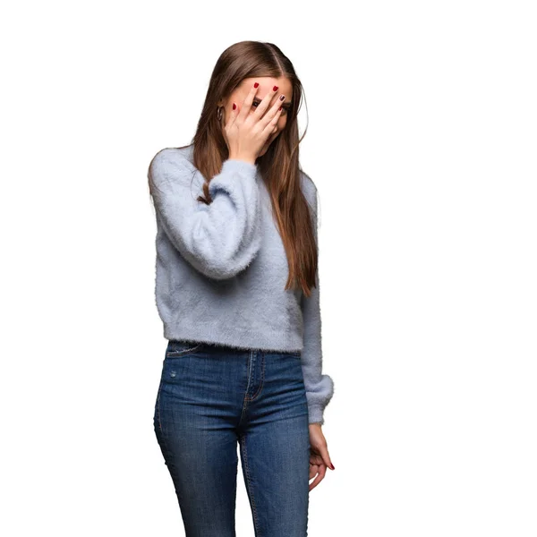 Jonge Kaukasische Vrouw Verlegenheid Gebracht Lachen Hetzelfde Moment — Stockfoto