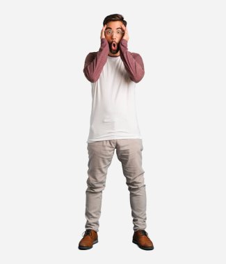 Şaşırttı ve şok yakışıklı delikanlı