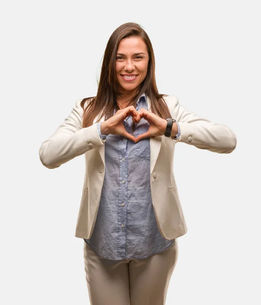 Caucasiano Negócios Jovem Mulher Fazendo Uma Forma Coração Com Mãos — Fotografia de Stock