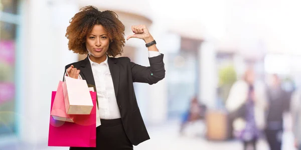 Young Black Woman Holding Shopping Bags Pointing Fingers Example Follow — Stock Photo, Image