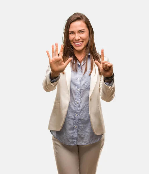 Caucásico Negocio Joven Mujer Mostrando Número Siete — Foto de Stock