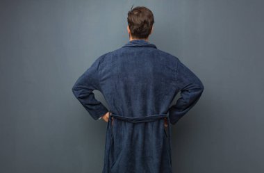 Geriye dönüp baktığımda giyen pijama arkadan, dostum