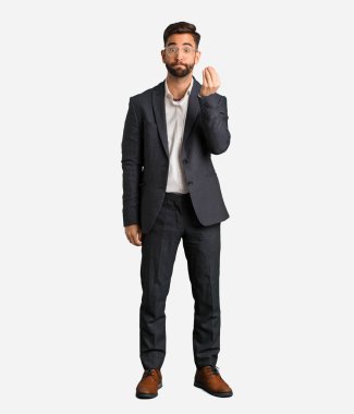 Tipik bir İtalyan jest yapıyor genç yakışıklı iş adamı