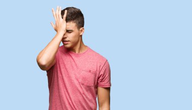 Genç yakışıklı adam gelmek istiyor.