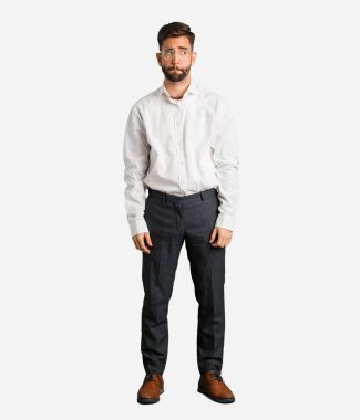 Genç yakışıklı iş adamı hakkında bir fikir düşünüyorum