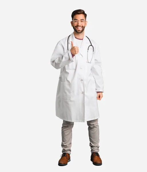 Mladý Lékař Muž Úsměvem Zvyšování Palec Nahoru — Stock fotografie