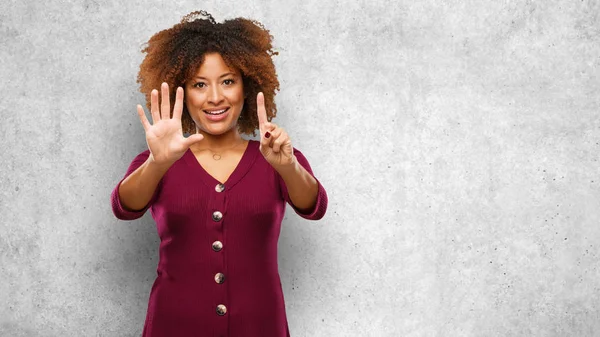 Young Black Afro Woman Showing Number Six — Stock Photo, Image