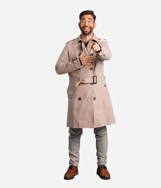 Jovem Vestindo Trench Coat Sonhos Alcançar Objetivos Propósitos — Fotografia de Stock