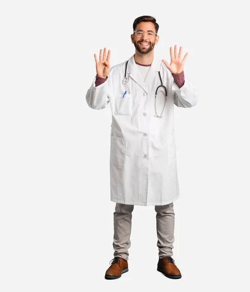Jovem Médico Homem Mostrando Número Nove — Fotografia de Stock