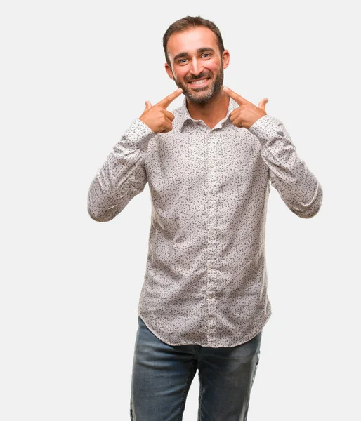 Caucásico Hombre Gris Soportes Sonrisas Señalando Boca — Foto de Stock